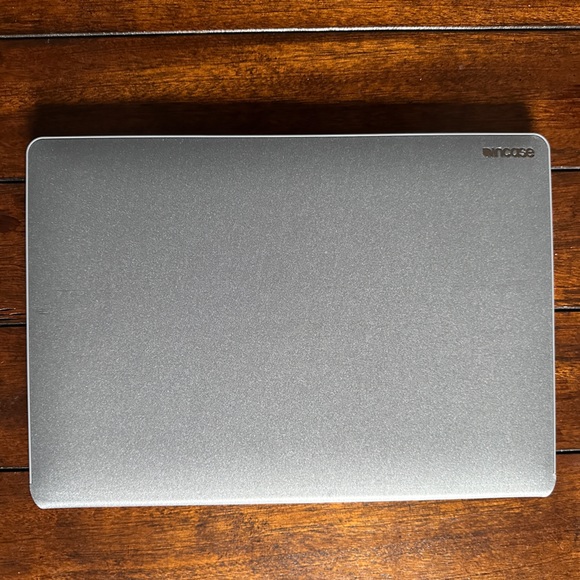 INCASE SNAP JACKET FOR MACBOOK 15 inches USB-C Thunderbolt. - Picture 4 of 12